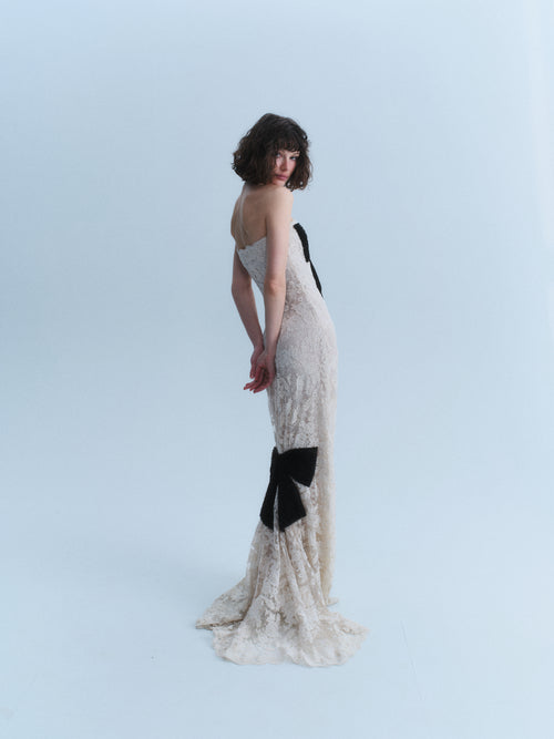 Valentino 2007 Ivory Lace & Black Bow Gown