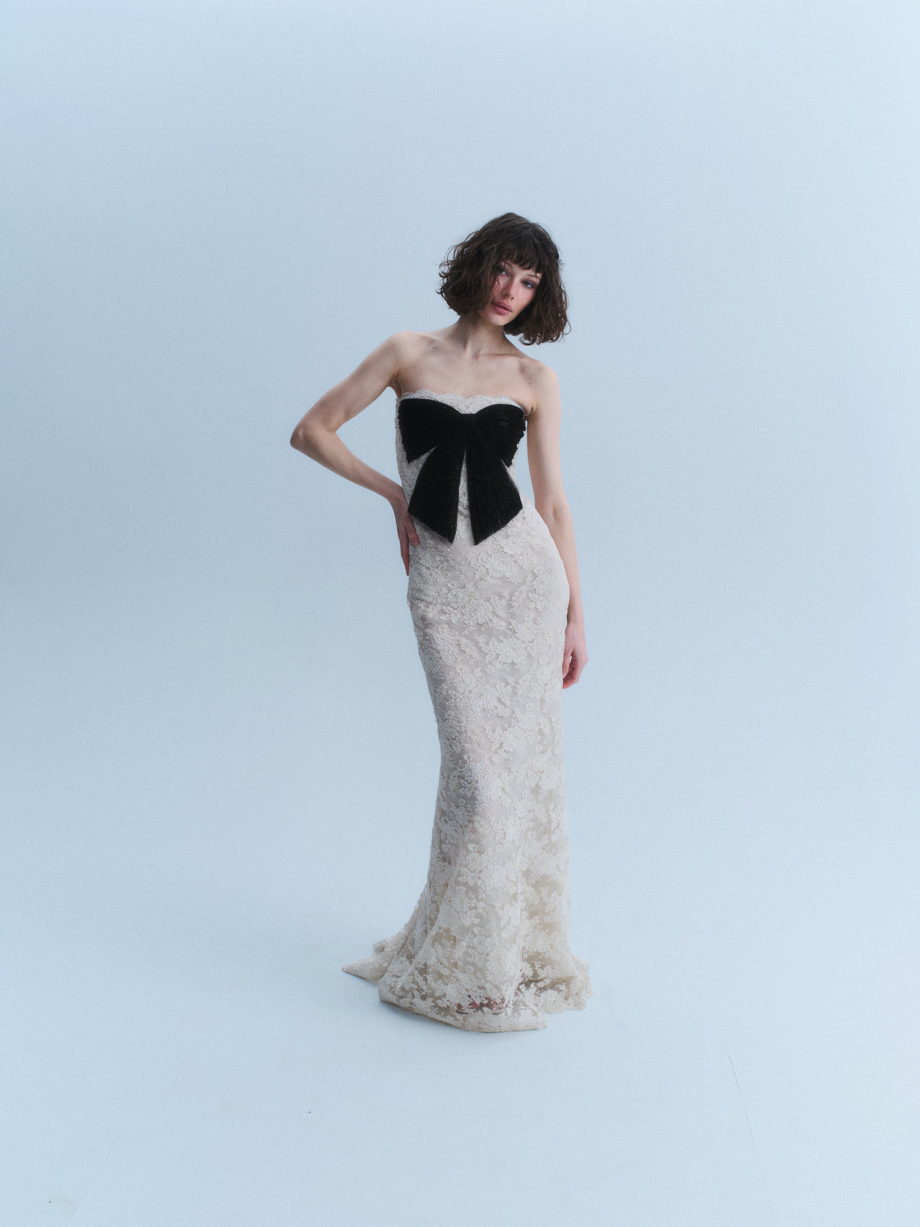 Valentino 2007 Ivory Lace & Black Bow Gown
